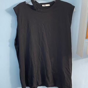 Zara cut shoulder top w/b collection